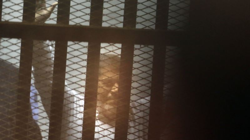 Bivši egipatski predsednik Morsi osuđen na dodatne tri godine zbog vređanja suda