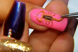 Bizarno i opasno: Škorpije kao ukras za nokte! (VIDEO)