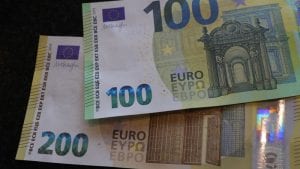 Blic: Veće plate u javnom sektoru u proseku za sedam odsto