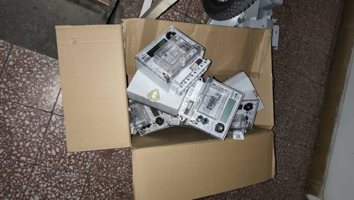 Blizu 60 ulica u Nišu bez struje, u mnogima isključenja zbog zamene brojila