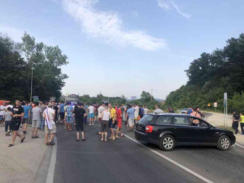 Blokada saobraćaja u Kragujevcu, Nišlije protestovale peške