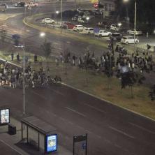 Blokaderi ponovo maltretiraju narod: Mali broj okupljenih parališe saobraćaj kod zgrade MUP-a na Novom Beogradu