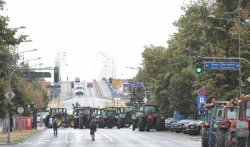 Blokiran centar Novog Sada; Poljoprivrednici: Ministarstvo nas pravi budalama (FOTO)