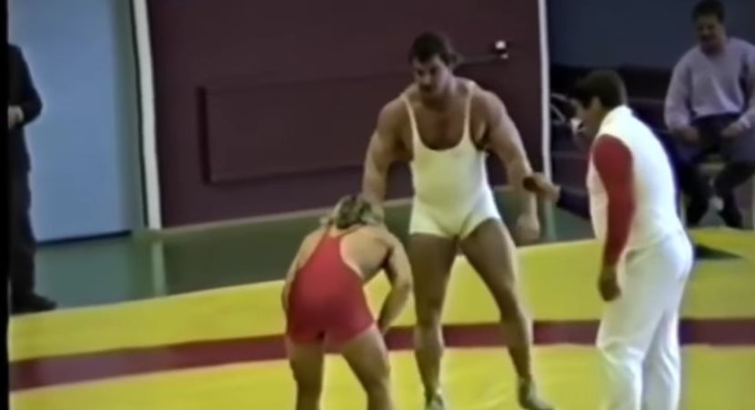 Bodibilder od 150 kilograma napao rvača od 72kg! Izbacao ga je kao vreću! (VIDEO)