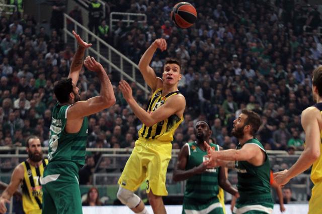 Bogdanović dominira, Fener do 2-0 u Atini