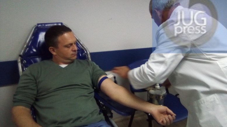 “Bolja Srbije” davala krv