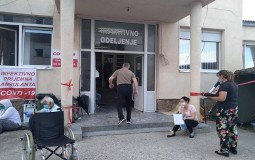 
					Bolnica u Novom Pazaru dobila još 10 respiratora 
					
									