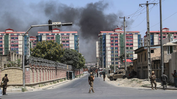 Bombaški napad u Kabulu pa sukob sa talibanima, 100 povređenih
