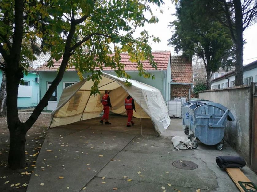 Bor: Postavljeni šatori ispred ambulanti za kovid pacijente