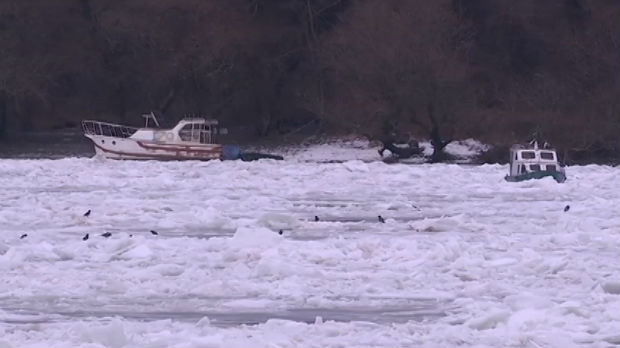Borba sa ledom na rekama se nastavlja