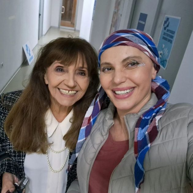 Borbeni duh Milunke Savić vodi glumicu Vesnu Stanković kroz rat sa rakom: „Trpim jak bol ali smejem se, glumim, putujem…“