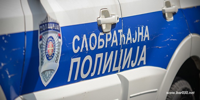 Borska policija isključila iz saobraćaja sedamnaestogodišnjaka koji je pijan vozio neregistrovani motokultivator
