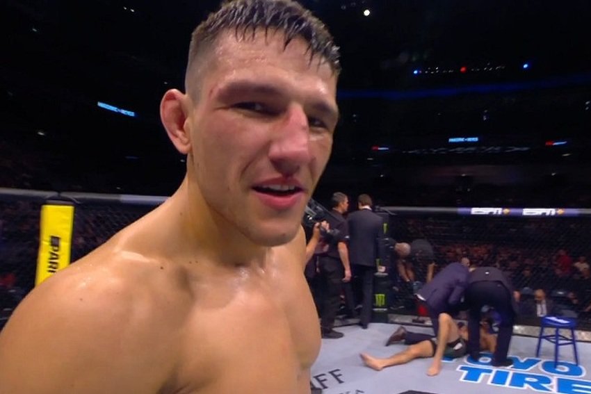 Bosanski bombarder brutalno prebio Marca Reyesa za treću UFC pobjedu