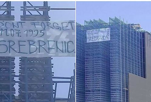Bošnjaci u Meksiku napravili transparent posjvećen genocidu u Srebrenici (FOTO)