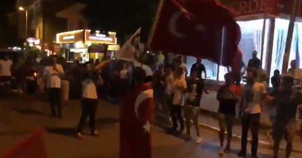 Bošnjaci uz pjesmu i kolo u Istanbulu slavili Imamogluovu pobjedu i poraz Erdogana i AKP-a