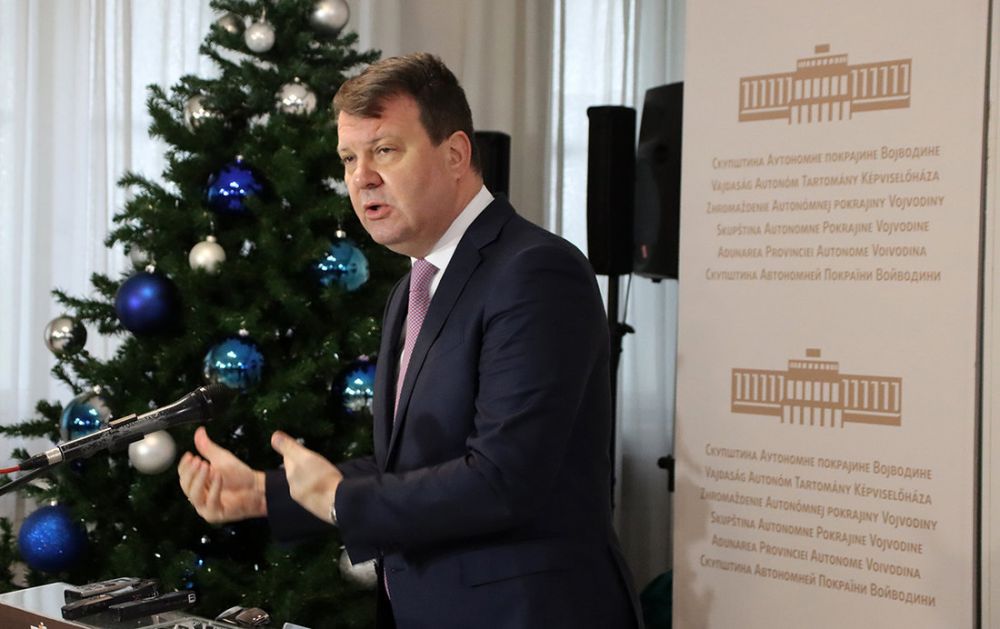 Božićna čestitka predsednika Pokrajinske vlade Igora Mirovića
