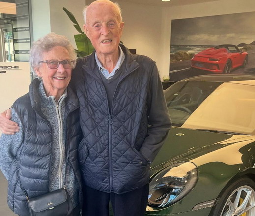 Bračni par je za sedamdesetu godišnjicu braka kupio Porsche