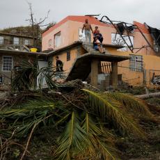 Brana potpuno uništena, evakuiše se stanovništvo: Delovi Portarika propali u zemlju nakon uragana Marija