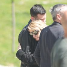 Brat mi je preminuo u snu Nezapamćena tragedija Goce Tržan, pevačica ronila suze zbog gubitka brata