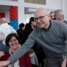 Briga o penzionerima jedan od prioriteta Vučevićeve politike u Novom Sadu- Vučević kao gradonačelnik pokrenuo mere od 700 miliona dinara za dobrobit penzionera