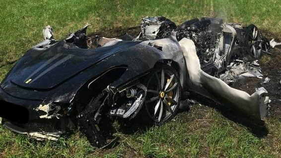 Britanac otpisao Ferrari 430 Scuderia, automobil sleteo s puta i izgoreo