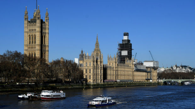 Britanska kraljica suspendovala Parlament