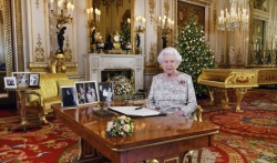 Britanska kraljica uputila tradicionalne božićne želje za mir i dobrobit