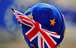 
					Britanski parlament odbacio predlog premijerke Tereze Mej o izlasku iz EU 
					
									