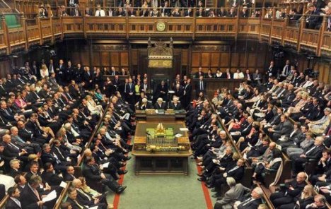 Britanski parlament odbacio sve alternativne prijedloge za Brexit