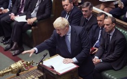 
					Britanski parlament usvojio program vlade Borisa Džonsona 
					
									