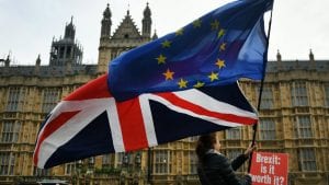 Britanski poslanici glasaće o osam različitih opcija za izlazak iz EU