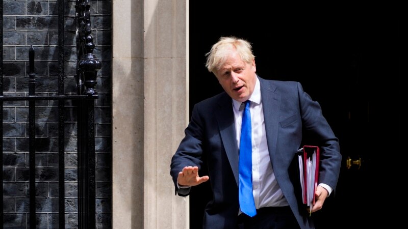 Britanski premijer odbija da podnese ostavku uprkos pritiscima