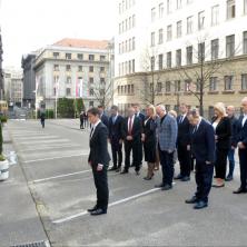 Brnabić i članovi vlade položili vence povodom godišnjice ubistva Zorana Đinđića