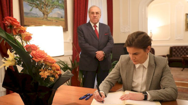 Brnabićeva se upisala u Knjigu žalosti u ambasadi Albanije