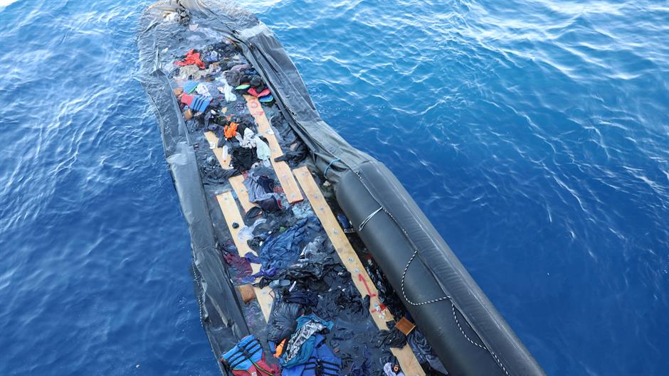 Brod sa oko 60 sirijskih izbeglica spasen kod Kipra