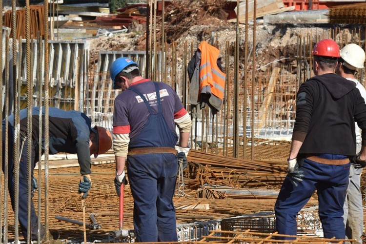 Broj zaposlenih u FBiH veći za 8.302