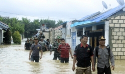 Broj žrtava poplava u Indoneziji porastao na 89 (VIDEO)