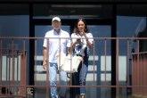 Brus Vilis viđen u javnosti – bled i neraspoložen, uslikan u šetnji sa suprugom FOTO