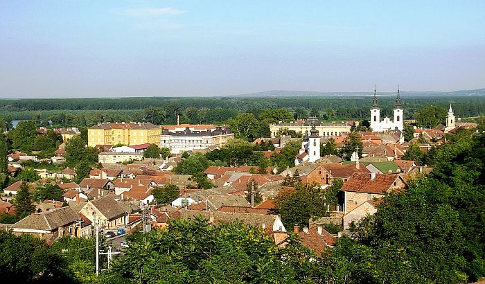 Brutalno nasilje u Sremskim Karlovcima, čoveka pretukli čekićem i odsekli mu prst