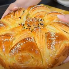 Brza DOMAĆA LISNATA POGAČA koja uspeva i početnicima - Najbrža priprema, a rezultat je mekano, slojevito testo koje se topi u ustima