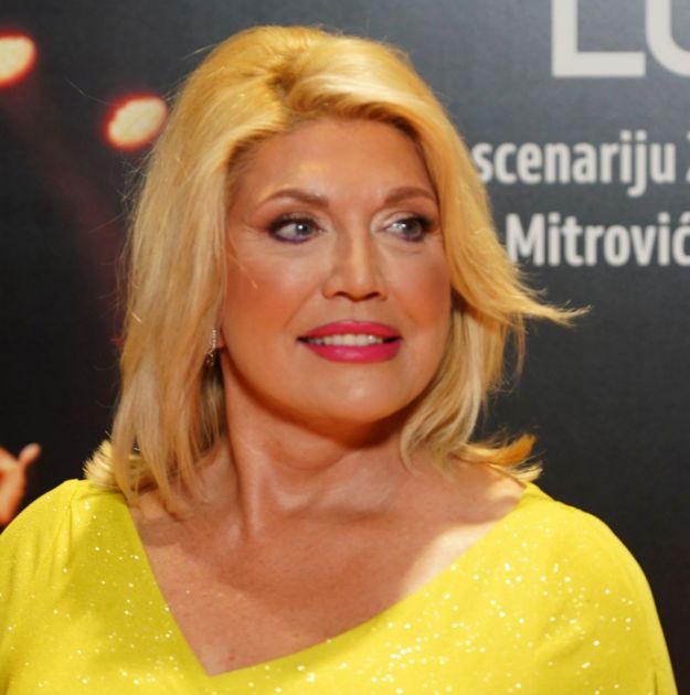 Brzo, lako i preukusno: Isprobajte recept Suzane Mančić za kolač od kajsija, mekan kao duša
