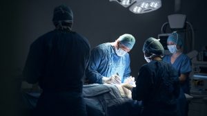Bubreg za Ginisov rekord: Doktor u Indiji izvadio organ težak 7,4 kilograma