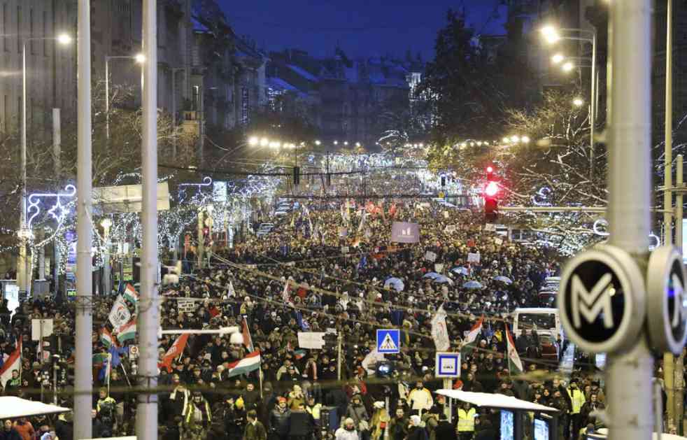 Budimpešta:Demonstranti hteli na TV, policija upotrebila suzavac
