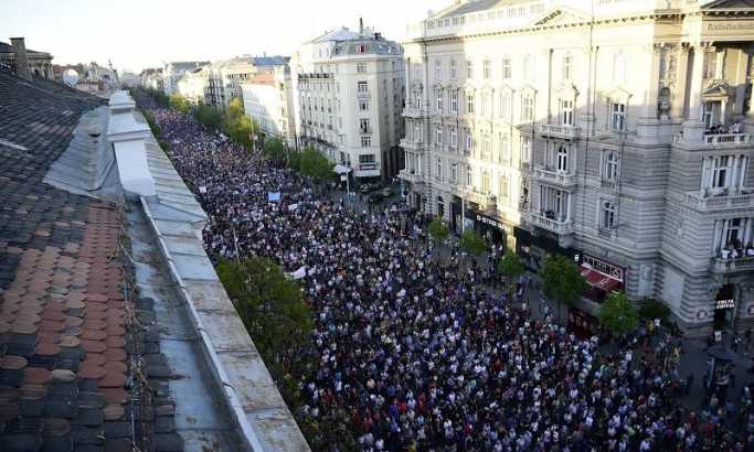 Budimpešta: Desetine hiljada ljudi na protestu protiv Orbana