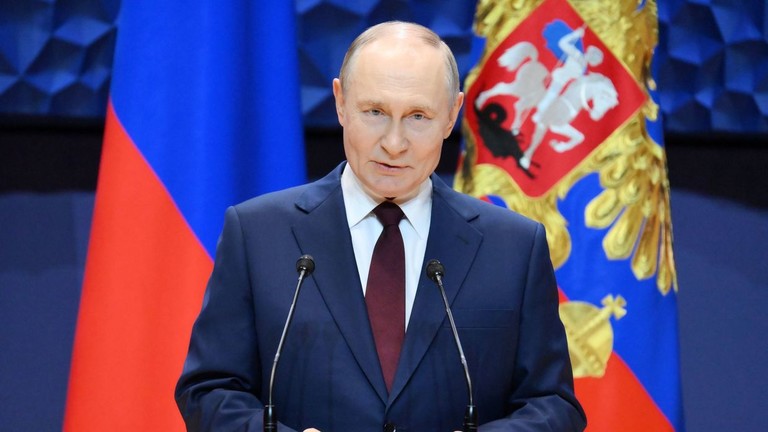 Budućnost leži u „suverenom svetonazoru“ – Putin