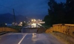 Bujica srušila most u Ljuboviji: Reka nosi sve pred sobom, poplavljen centar grada, u opasnosti još šest mostova (FOTO/VIDEO)