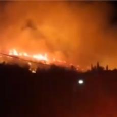Bukti požar na omiljenom grčkom letovalištu! Gase ga pet HELIKOPTERA i dva AVIONA (VIDEO)