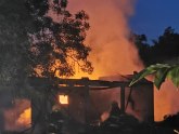 Buktinja kod Čačka, u požaru do temelja izgoreo objekat od 500 kvadrata: Vatrogasci se dugo borili FOTO