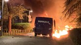 Burna noć u Beogradu: Suzavac, kamenjem na policiju i hapšenja
