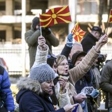 Burno u Makedoniji: Lider VMRO napustio sednicu parlamenta, ispred protest 